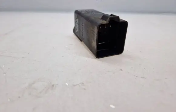 Volvo XC60 Glow plug pre-heat relay 0281003037 30751798