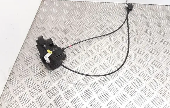 Nissan Note (E11) Front door lock