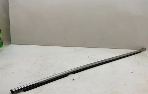 Toyota RAV 4 (XA40) Rear door glass trim molding