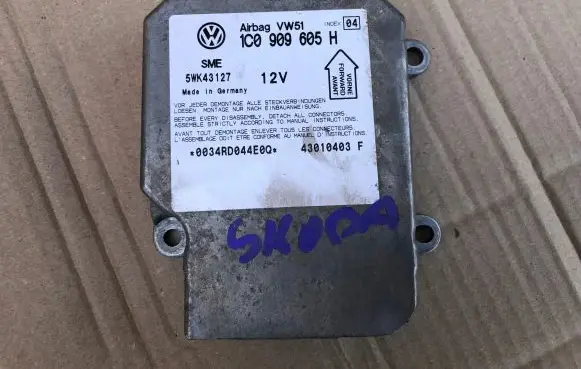 Skoda Fabia Mk1 (6Y) Airbag control unit/module 1C09096605H
