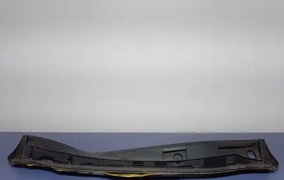 Nissan Pulsar Wiper trim