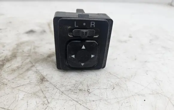 Mitsubishi Pajero Wing mirror switch MR190956