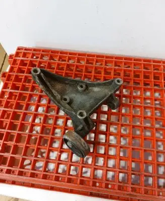 Audi A6 S6 C5 4B Engine mounting bracket 059260885L