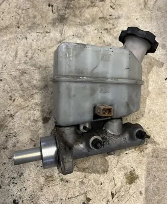 Hyundai Tucson JM Master brake cylinder BM111073B BM111073 111073B