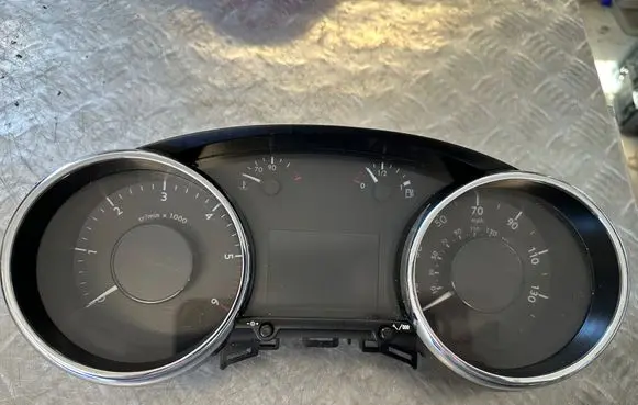 Peugeot 3008 I Speedometer (instrument cluster) 9666276580