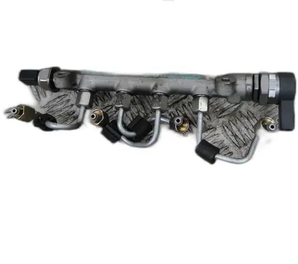 Audi A3 S3 8V Fuel injector supply line/pipe 