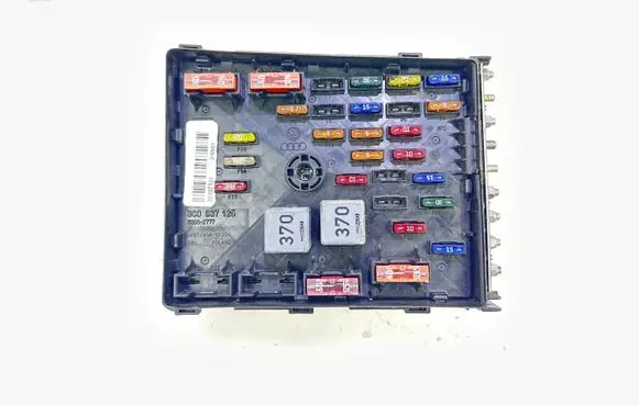 Volkswagen PASSAT B7 Fuse module 3C0937125 63592777