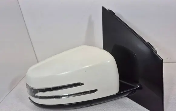 Mercedes-Benz B W246 W242 Front door electric wing mirror 021047 023220 E1021047