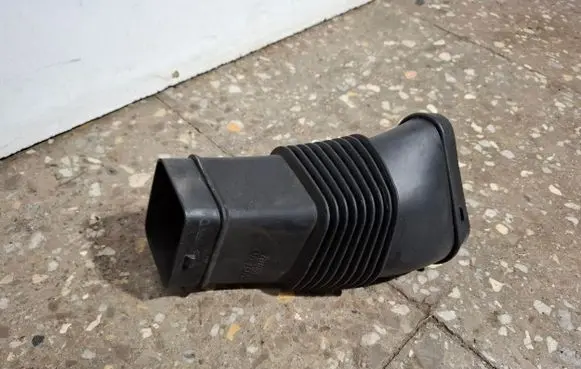 Volvo V60 Air intake duct part 30671772 70368440