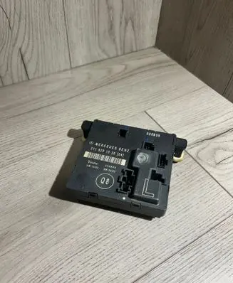 Mercedes-Benz E W211 Door control unit/module 2118201526 356805