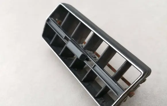 Mercedes-Benz S W126 Dashboard side air vent grill/cover trim