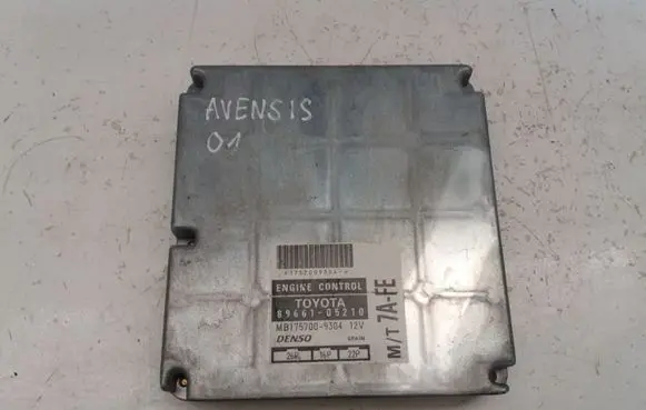 Toyota Avensis T220 Engine control unit/module 8966105210 MB1757009304