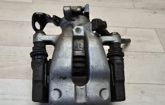 Opel Meriva A Rear brake caliper 