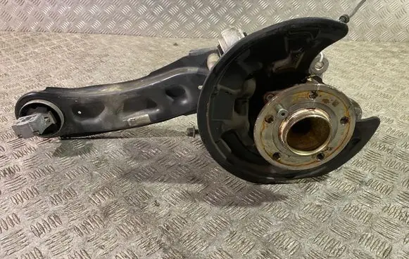 Mercedes-Benz GLA W156 Rear wheel hub 2460306