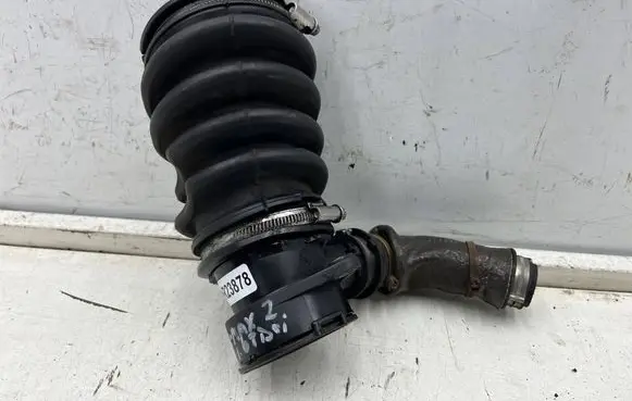 Ford Focus Air intake hose/pipe AV616C784AE