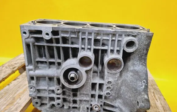 Volkswagen Golf IV Engine block 030103019B APE