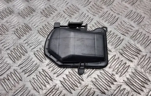 Toyota Avensis T250 Headlight/headlamp dust cover 20A370C1