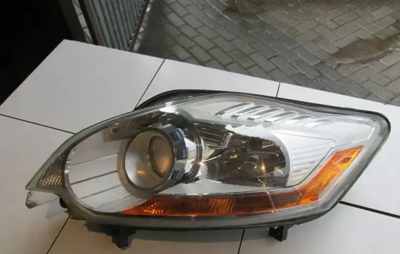 Ford Kuga I Headlights/headlamps set 