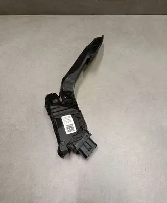 Accelerator throttle pedal