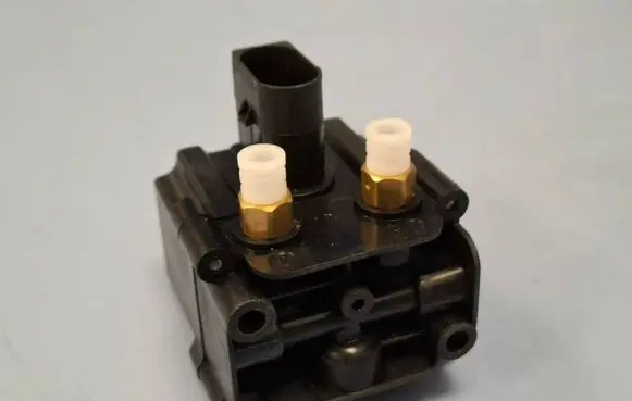 BMW 7 F01 F02 F03 F04 Air suspension compressor/pump 37206875176