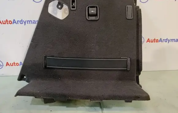 Trunk/boot lower side trim panel