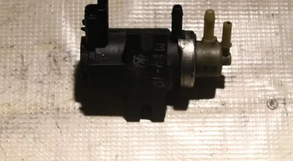 Volvo V60 Turbo solenoid valve 70163302