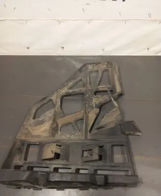 Rear bumper mounting bracket
