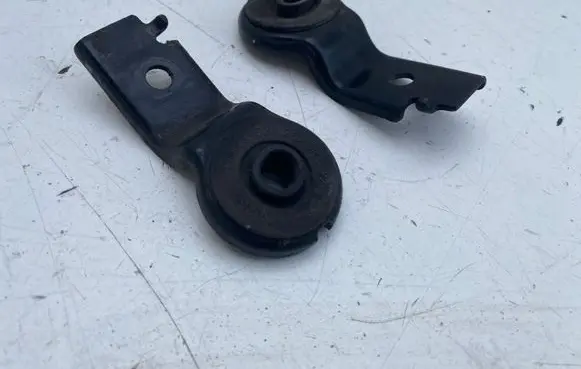 Toyota Avensis T220 Radiator mount bracket 1662302020