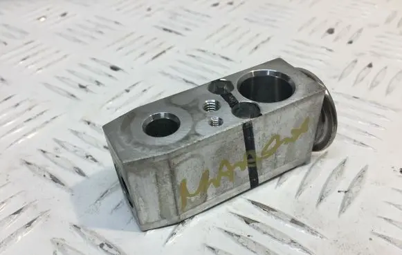 Nissan Qashqai Air conditioning (A/C) expansion valve 