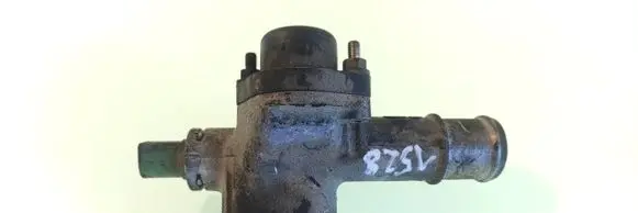 Volkswagen PASSAT B5.5 Engine coolant pipe/hose 038121133A