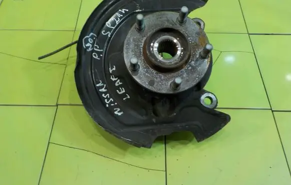Nissan Leaf I (ZE0) Front wheel hub spindle knuckle 1KK0H