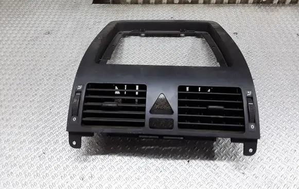 Volkswagen Touran I Dash center air vent grill