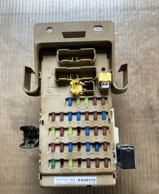 Subaru Legacy Fuse box set 82201AJ000