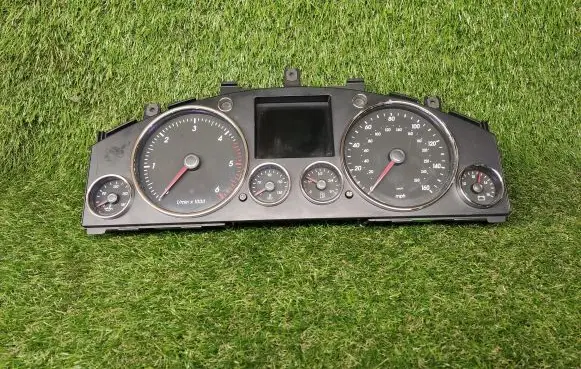 Volkswagen Touareg I Speedometer (instrument cluster) 7L6920980K