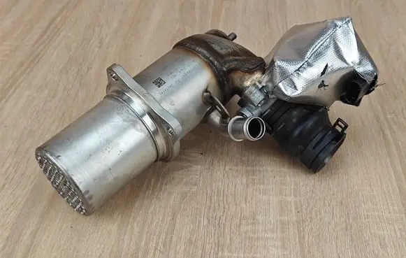 Audi A6 S6 C7 4G EGR valve cooler 04L131512A 04L131501B