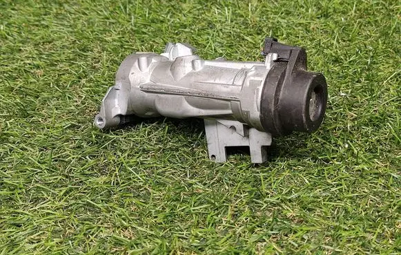 Volkswagen Golf VI Ignition lock 1K0905851B 1K0935865