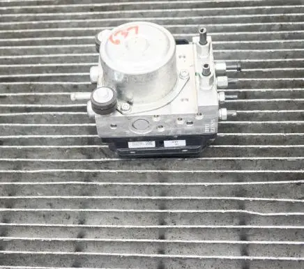 Nissan Juke I F15 ABS Pump
