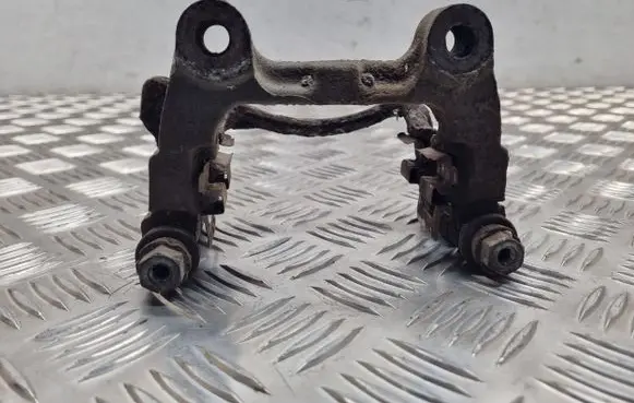 Volkswagen PASSAT B6 Brake caliper pad carrier rear 