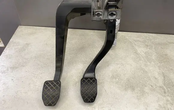 Audi A4 S4 B7 8E 8H Pedal assembly 8E1721117D