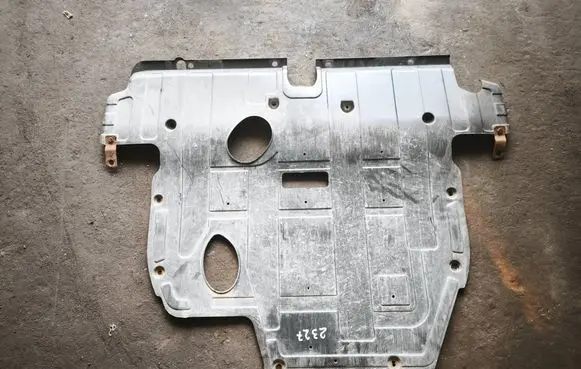 KIA Sorento Engine splash shield/under tray 291102P100