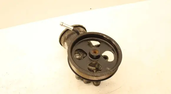 Toyota Avensis T250 Power steering pump U12