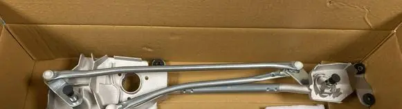 Mitsubishi Outlander Front wiper linkage and motor 8251A031
