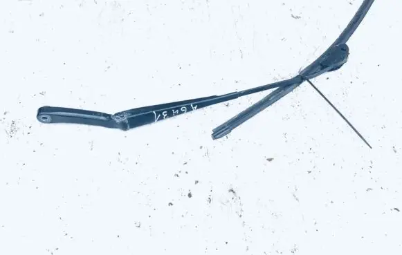 Peugeot Partner Front wiper blade arm 9621014680