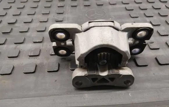Land Rover Evoque I Engine mount bracket Ej327m121ac