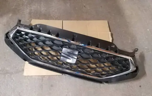 Seat Leon IV Front bumper upper radiator grill 5FA853643
