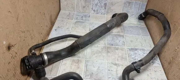 BMW X1 E84 Engine coolant pipe/hose 7525641