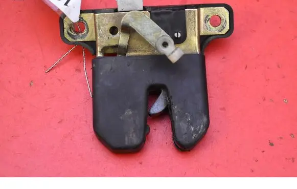 Seat Toledo II (1M) Tailgate/trunk/boot lock/catch/latch 8D5827505D