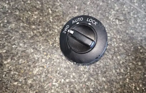 Nissan X-Trail T30 Differential lock switch 