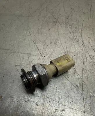 Peugeot 308 Oil pressure sensor 963299