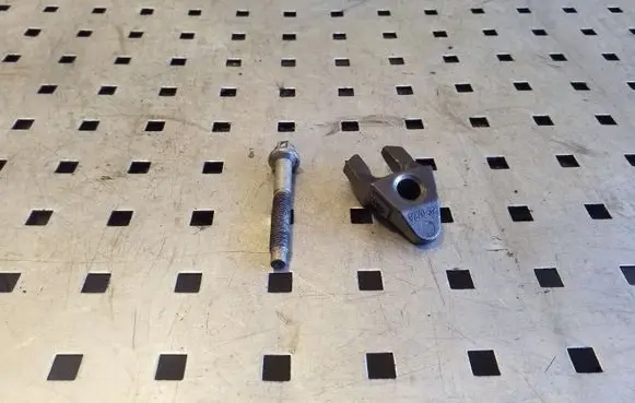 Citroen DS4 Fuel Injector clamp holder
